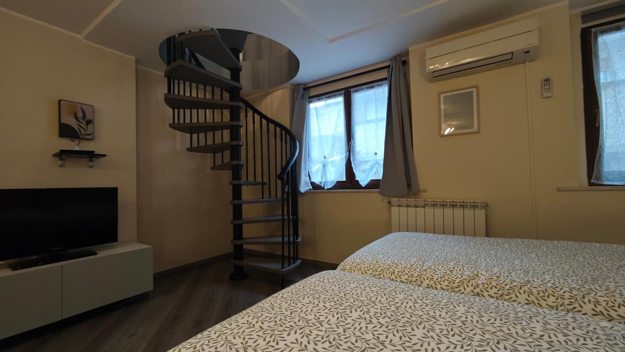 Appartamento Aleph With Private Parking, Next Train Station Комо Экстерьер фото