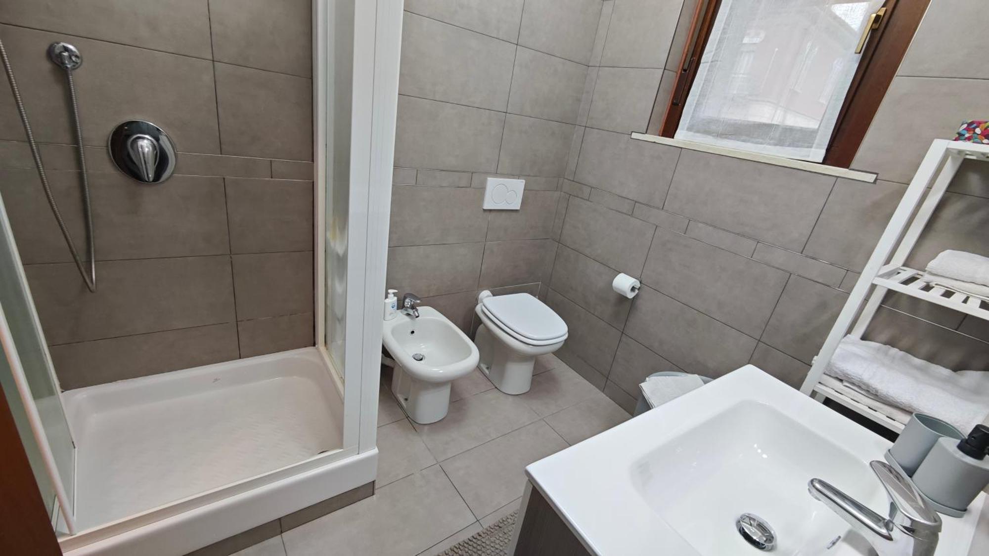 Appartamento Aleph With Private Parking, Next Train Station Комо Экстерьер фото